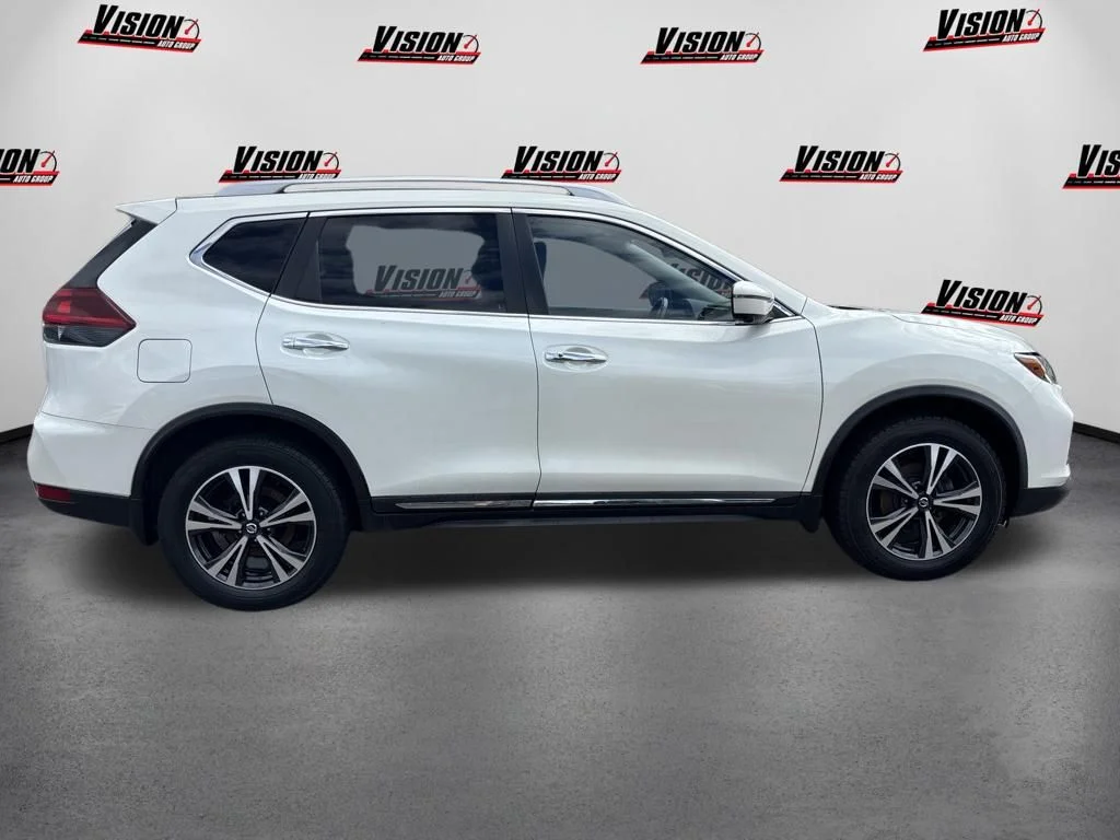 Used 2018 White Nissan SL image 4