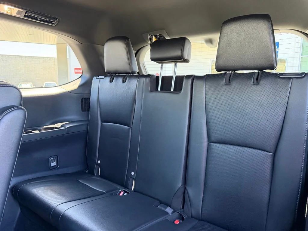 Used 2025  Toyota MAX Platinum image 16