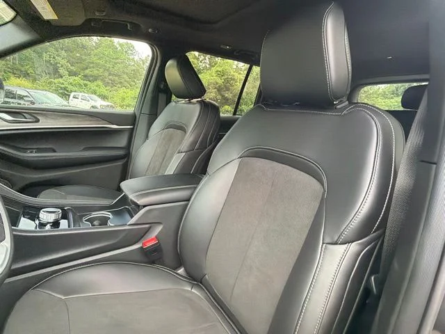 New 2026 Baltic Gray Metallic Clear-Coat Exterior Paint Jeep Altitude image 20
