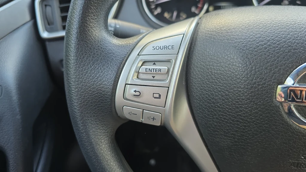 Used 2015 Gray Nissan S image 13