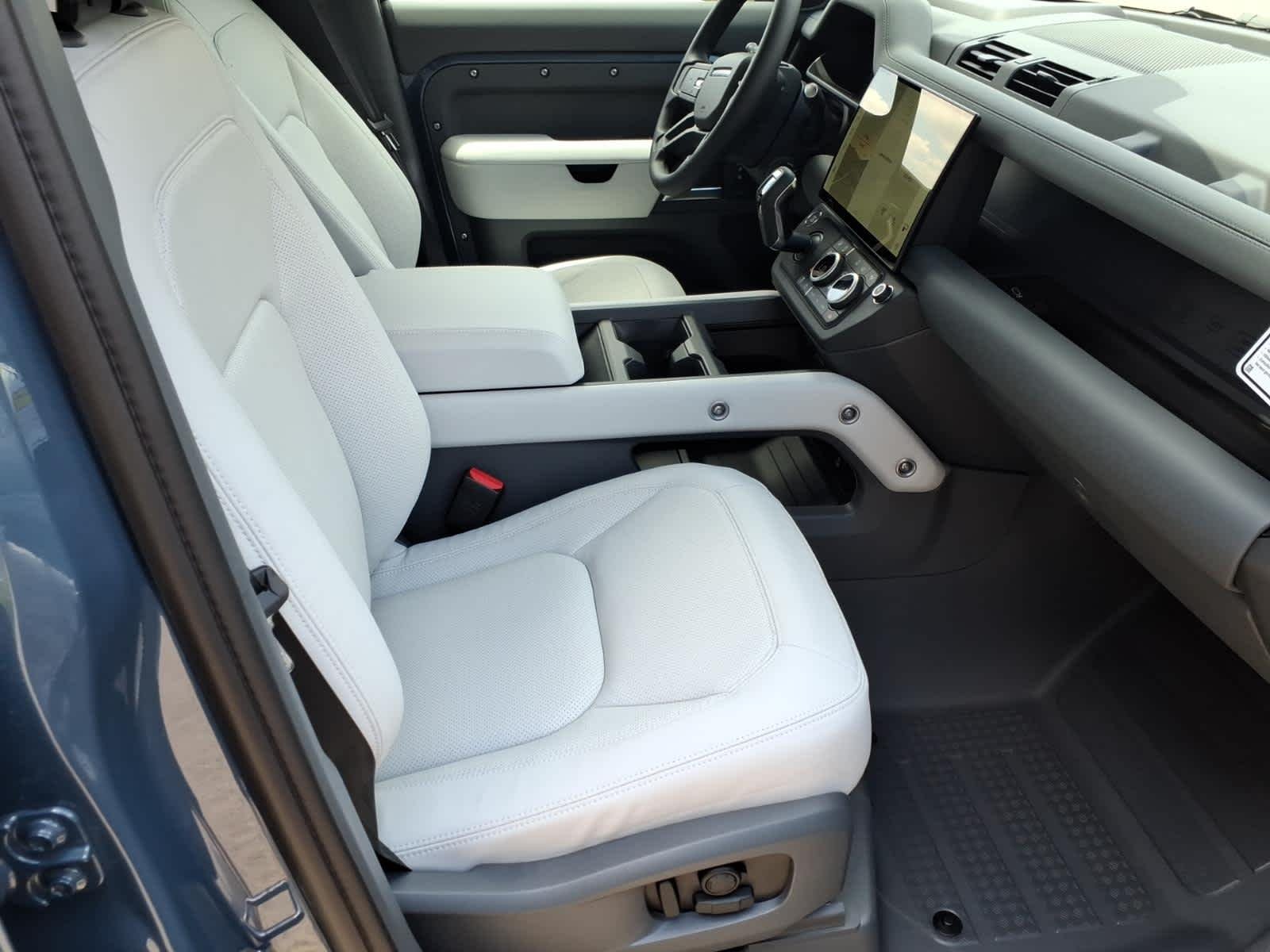 New 2026 Tasman Blue Land Rover X-Dynamic SE image 10