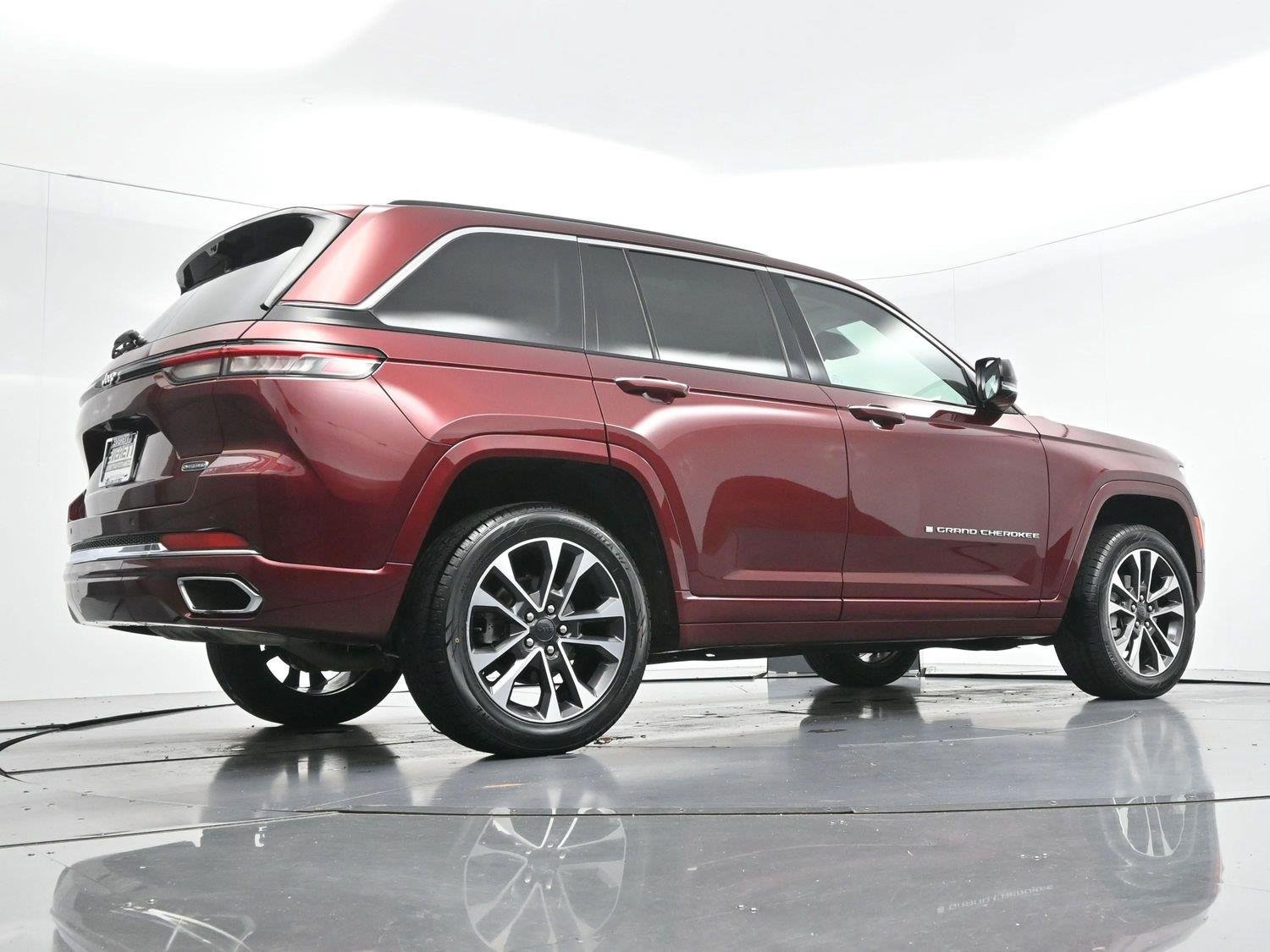 Used 2022 Velvet Red Pearlcoat Jeep Overland image 48