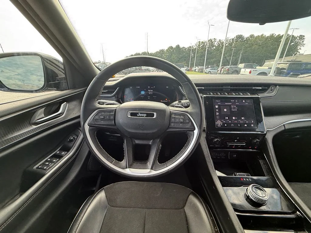 Used 2023 Gray Jeep Altitude X image 8