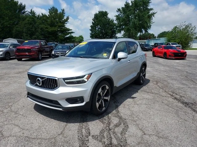 Used 2019 Silver Volvo T4 Inscription image 9