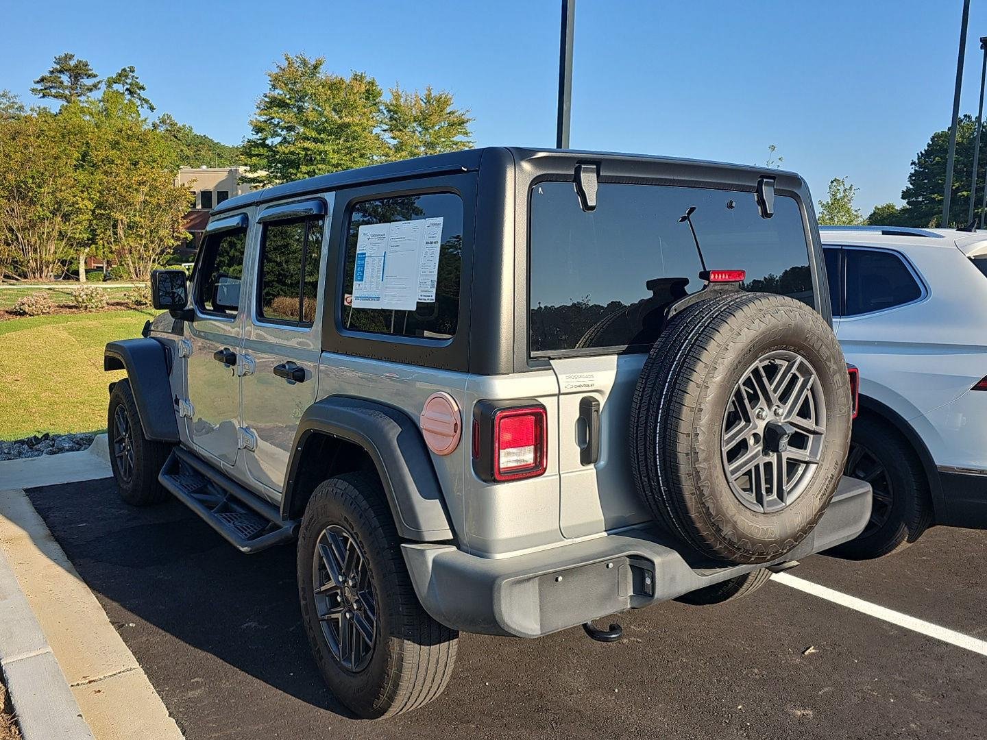 Used 2024 Silver Zynith Clearcoat Jeep Sport S image 5