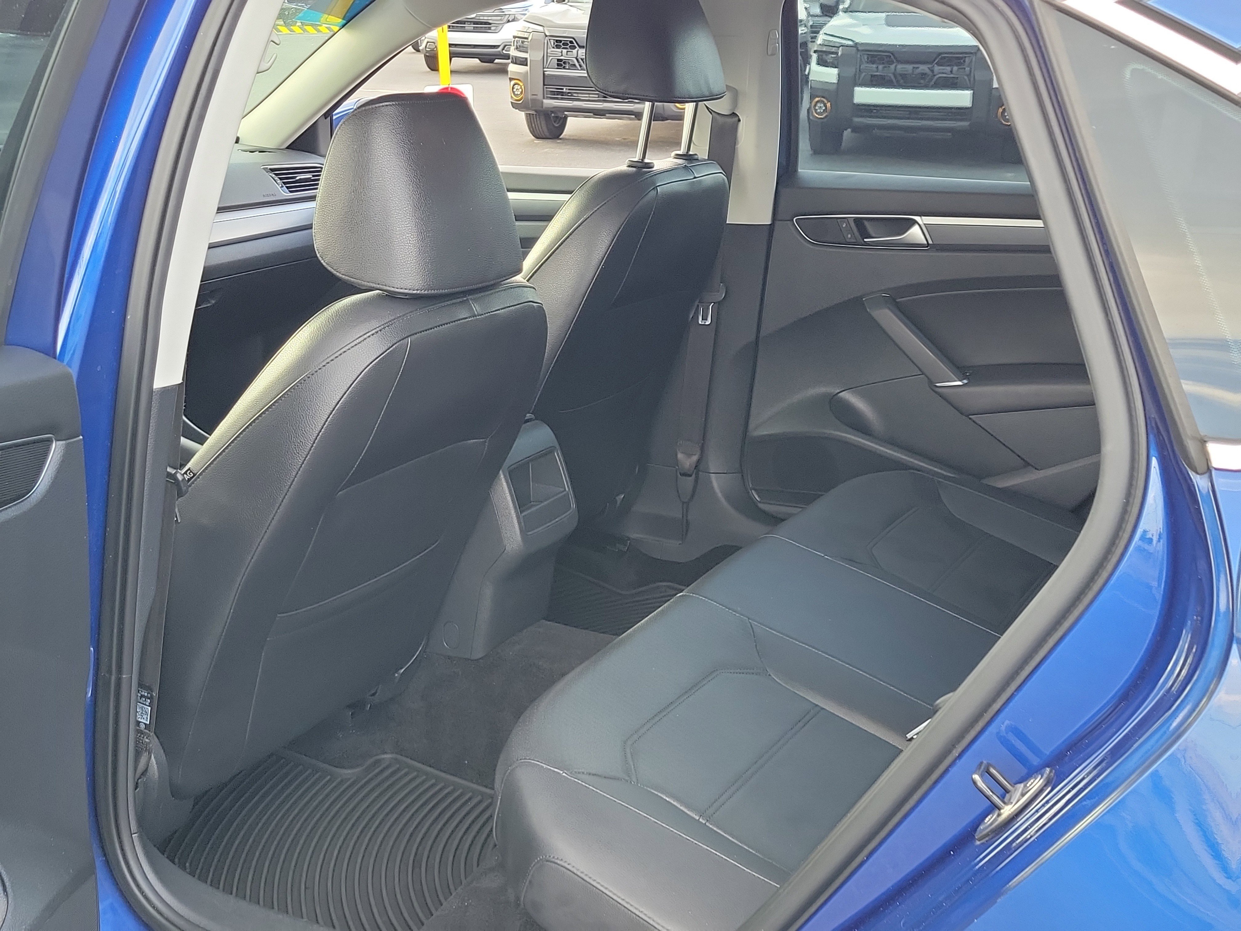 Used 2017 Reef Blue Metallic Volkswagen R-Line w/Comfort Pkg image 13