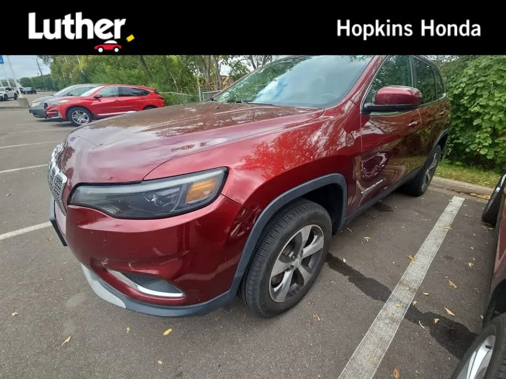 Used 2019 Velvet Red Pearlcoat Jeep Limited image 1