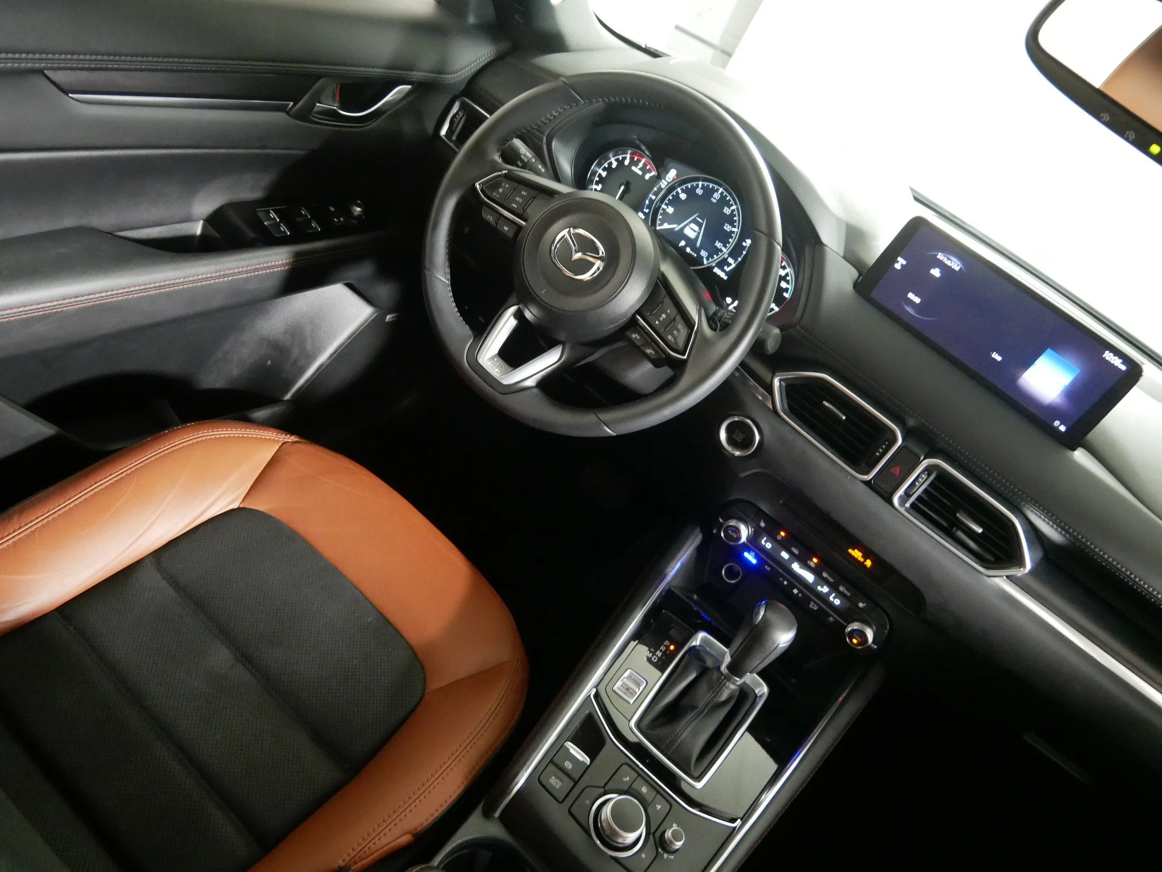 Used 2024 Rhodium White Metallic Mazda 2.5 Carbon Turbo image 9
