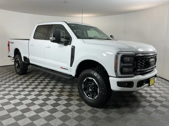 New 2026 Oxford White Ford XLT image 3
