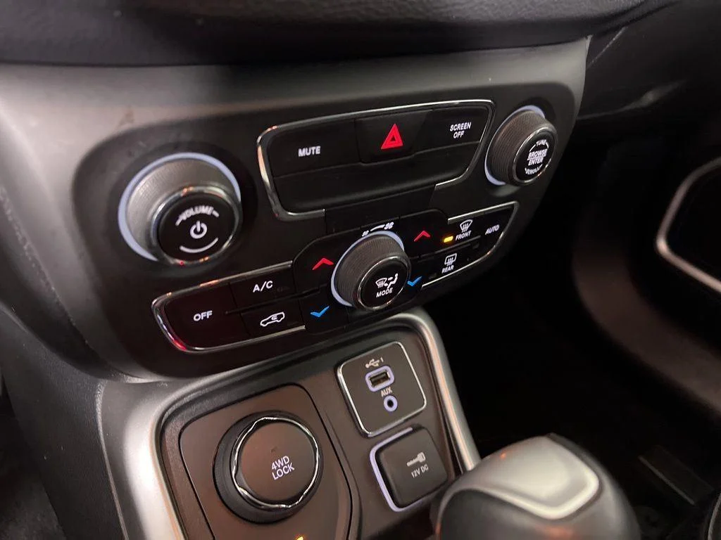 Used 2019 White Clearcoat Jeep Latitude image 19