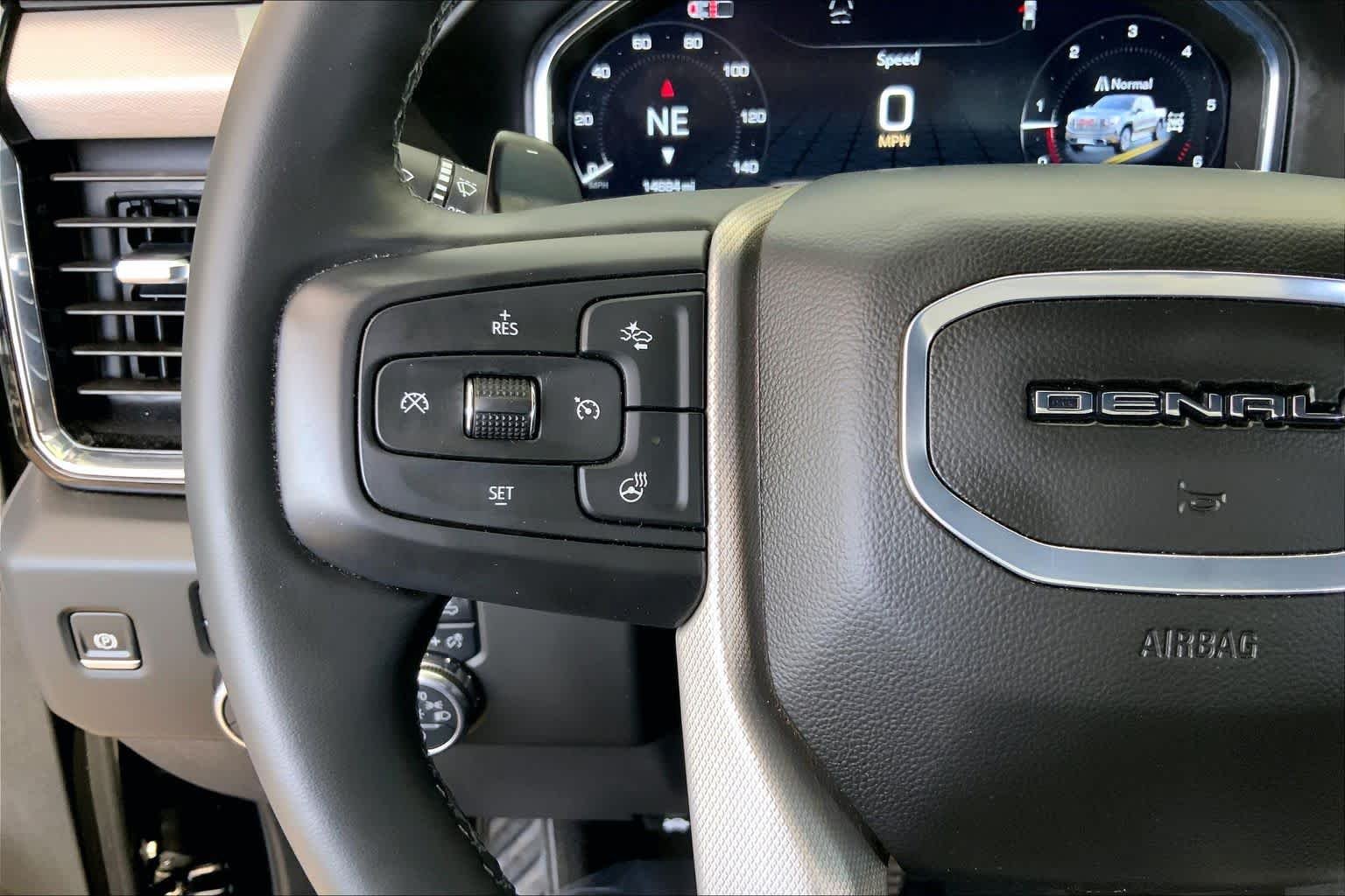 Used 2025 Onyx Black GMC Denali image 21