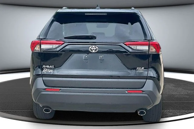 Used 2025 Midnight Black Metallic Toyota XLE Premium image 5