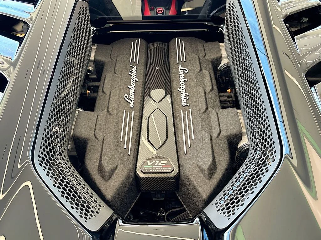 2024 Lamborghini Revuelto Base - Photo 19