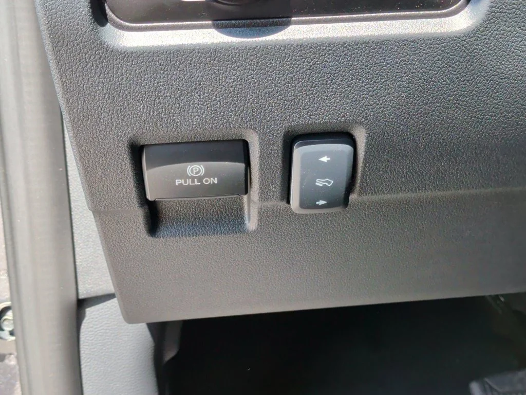 New 2027 Carbonized Gray Metallic Ford F-250® Lariat® image 15