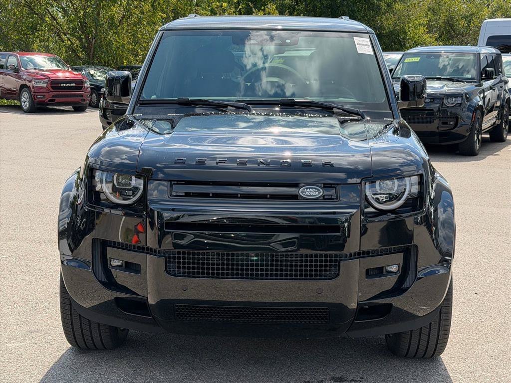 New 2026 Santorini Black Metallic Land Rover V8 image 8