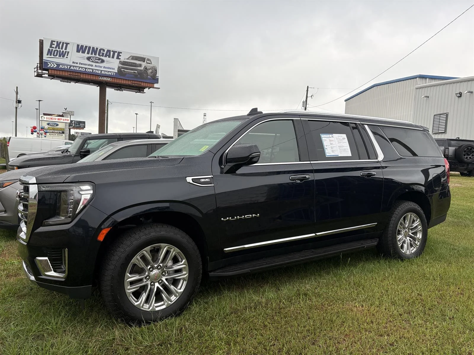 Used 2023 MIDNIGHT BLUE METALLIC GMC SLT image 1