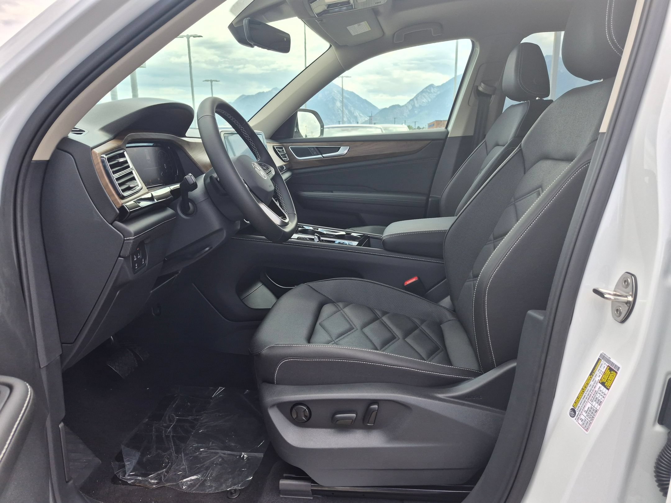 New 2026 Opal White Pearl Volkswagen 2.0T SE w/Technology image 15
