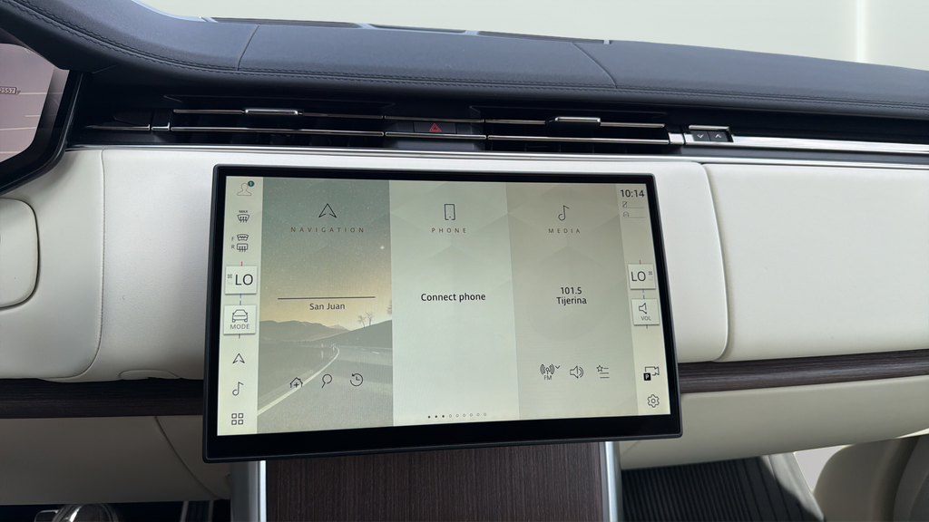 New 2026 Fuji White Land Rover SE image 22
