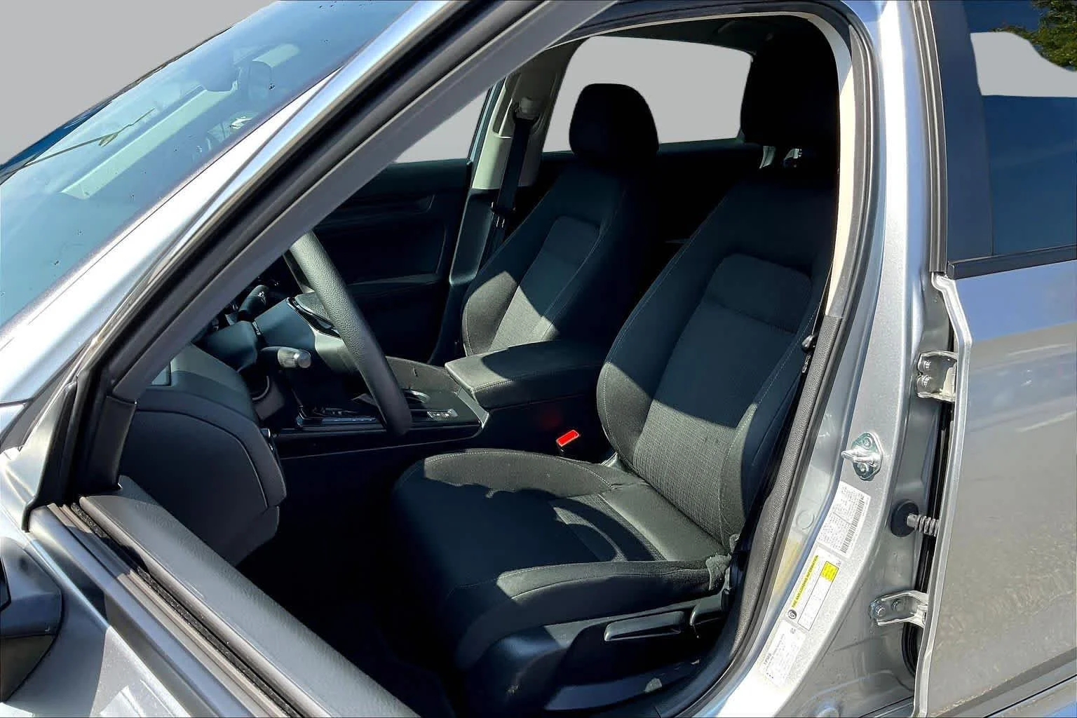 Used 2025 Solar Silver Metallic Honda LX image 8