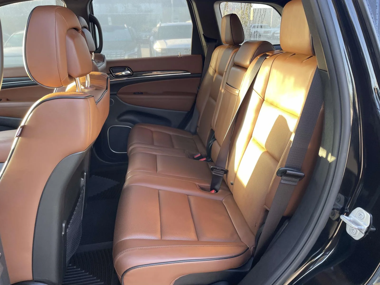 Used 2020 Diamond Black Crystal Pearlcoat Jeep Overland image 3