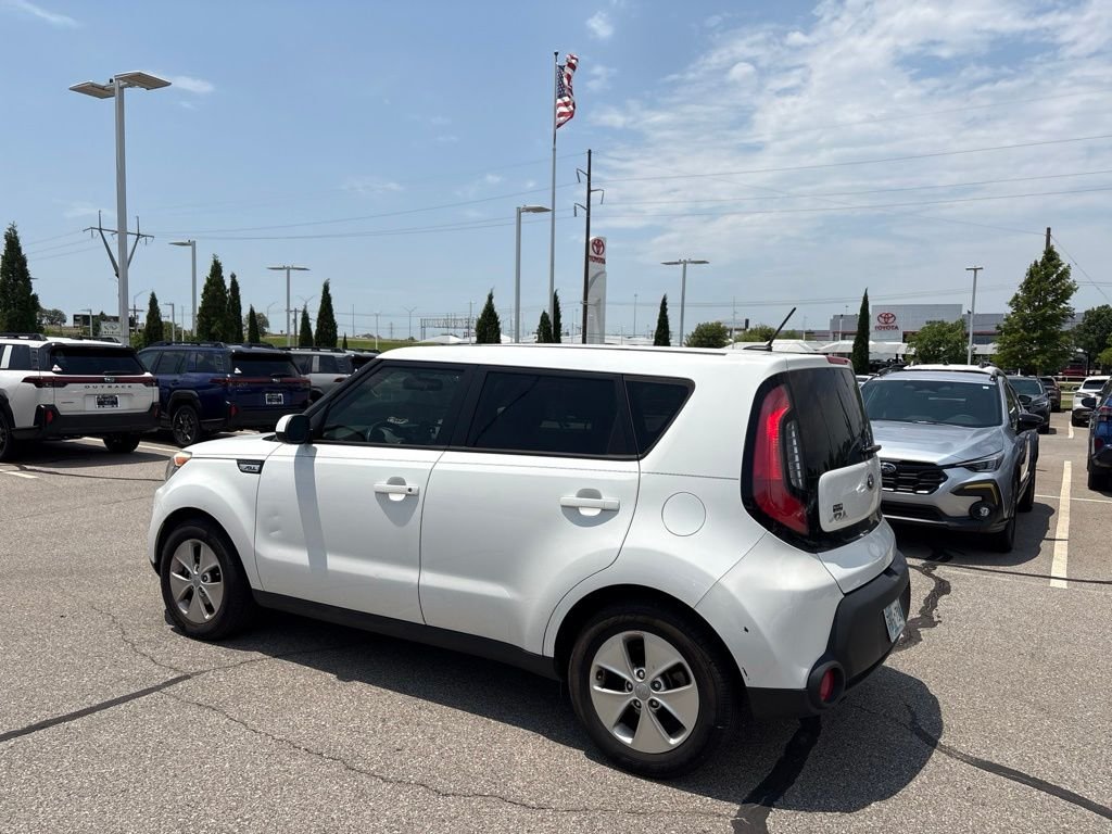 Used 2015 White Kia Base image 5