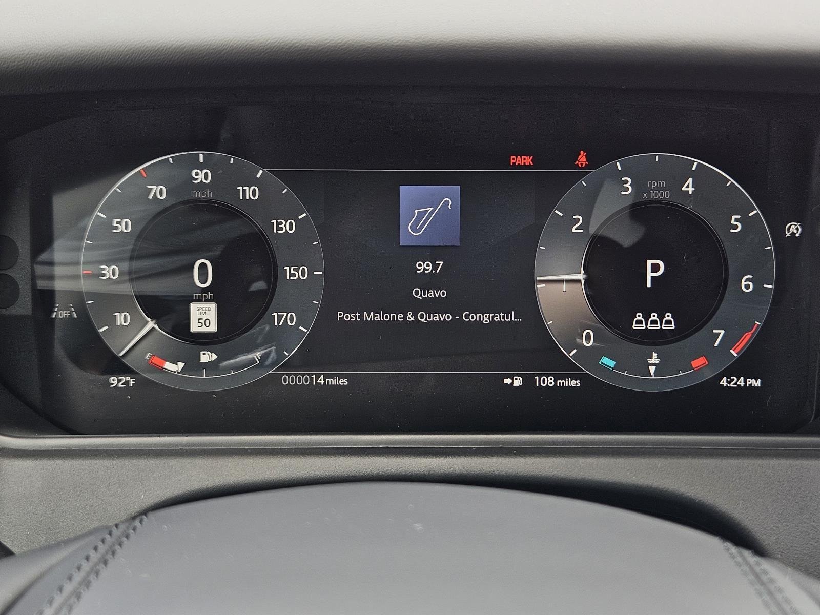 New 2026 Santorini Black Land Rover Dynamic SE image 14