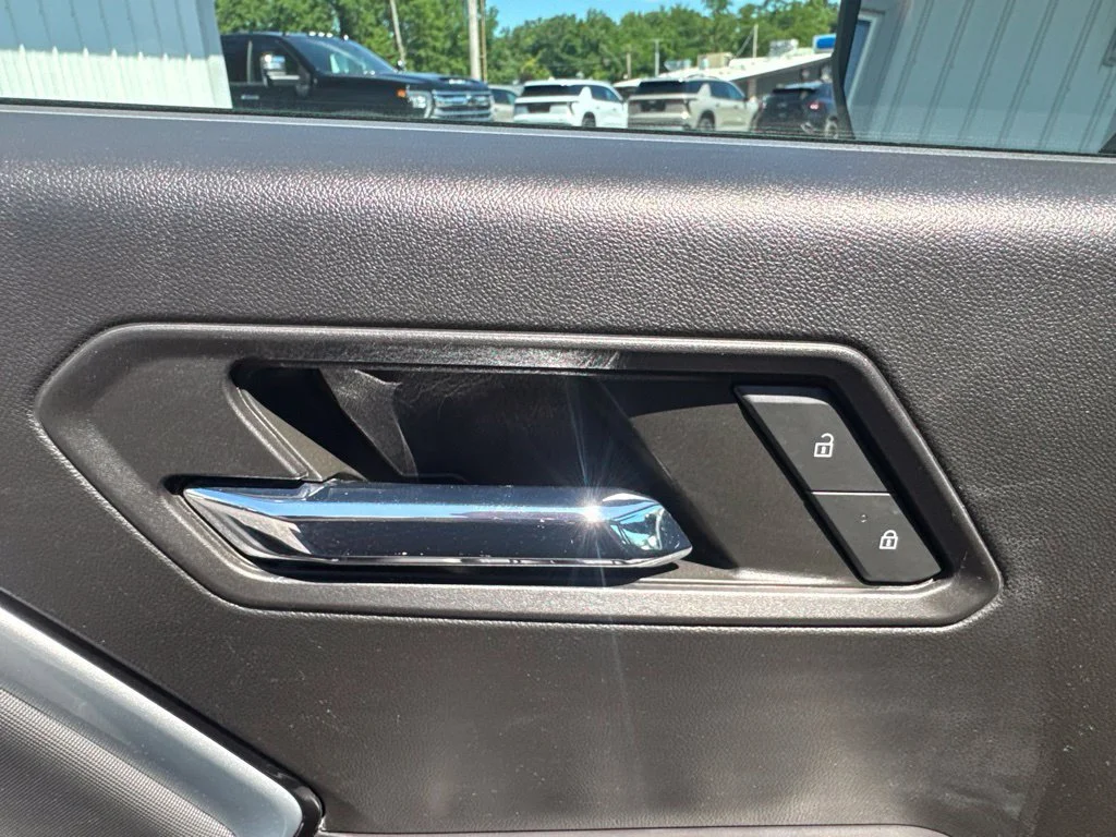 Used 2023 Summit White Chevrolet Z71 image 29