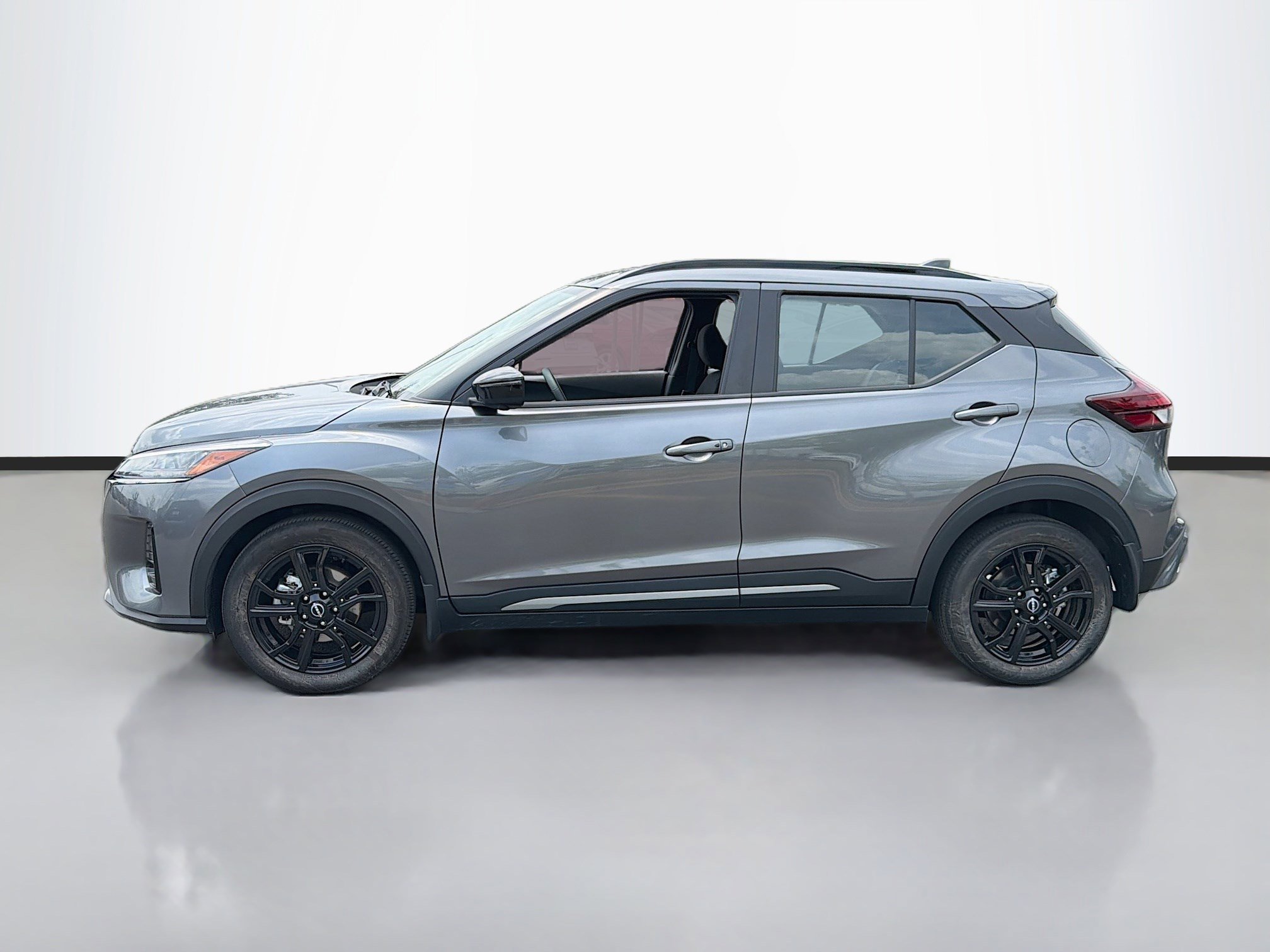 Used 2023 Gun Metallic Nissan SR image 8
