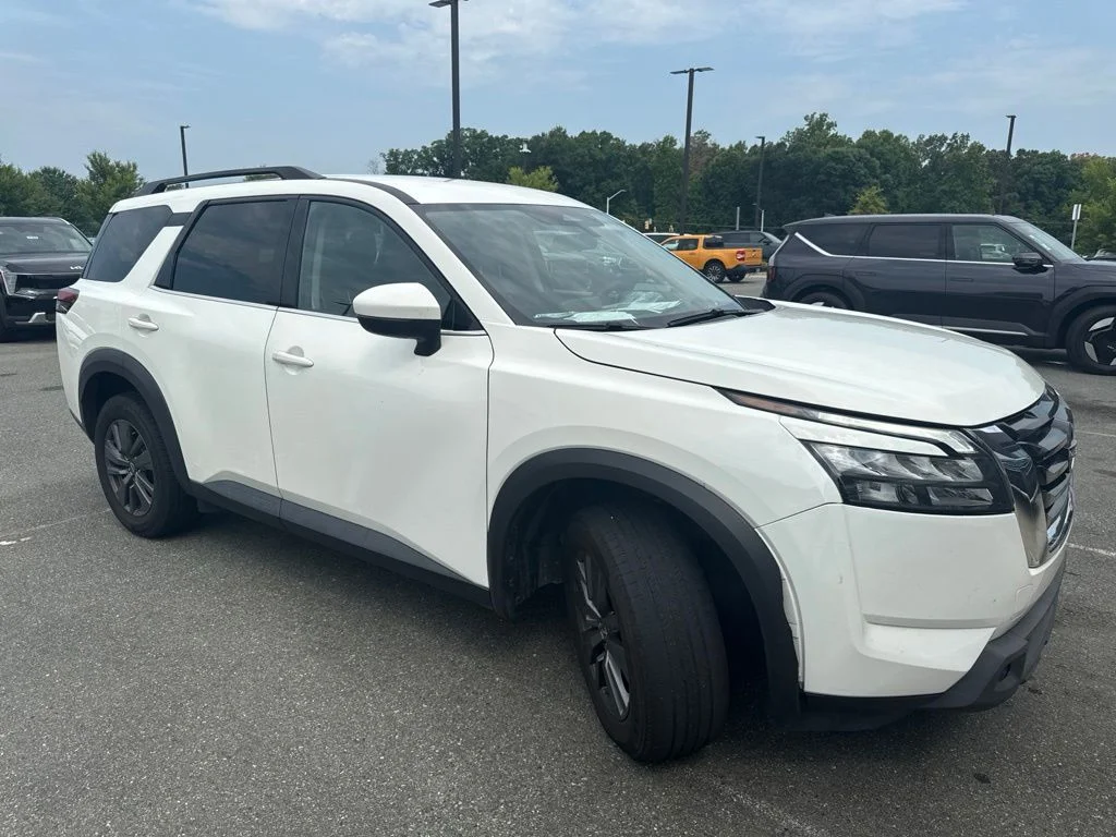 Used 2023 White Nissan SV image 2