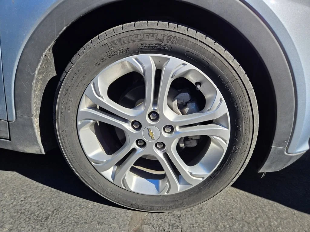 Used 2018 (Includes (TUS) Black grille.) Chevrolet LT image 3