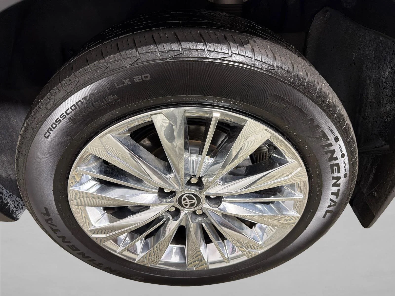 Used 2024 Silver Toyota XLE image 21
