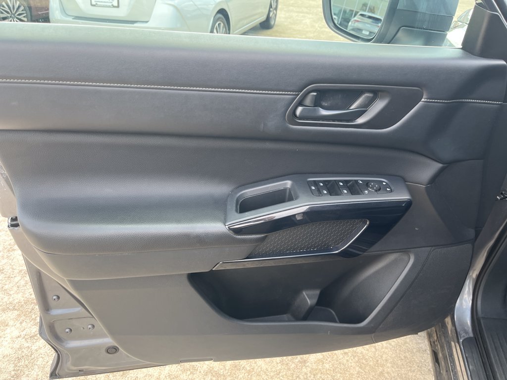Used 2024 Gray Nissan SV image 11