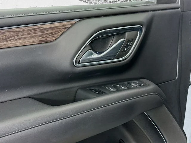 Used 2022 Gray Chevrolet Z71 image 18