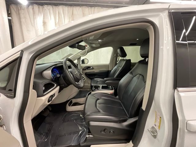 Used 2023 White Chrysler Touring L image 10