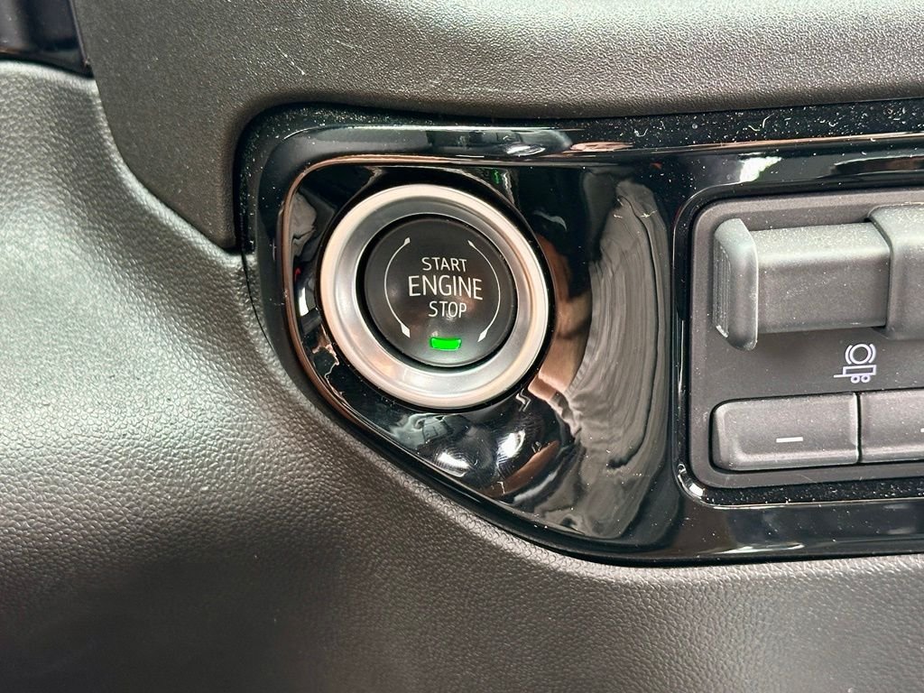 Used 2025 Black Chevrolet High Country image 34