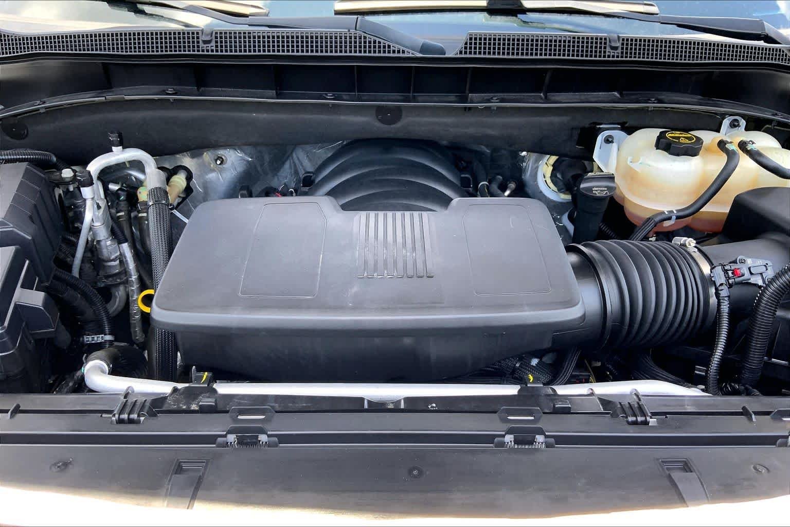 Used 2024 Summit White Chevrolet Premier image 31