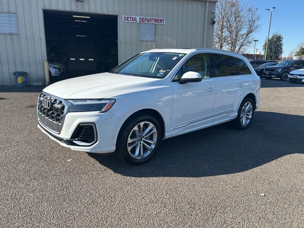2025 Audi Q7 55 Premium Plus quattro Tiptronic's photo