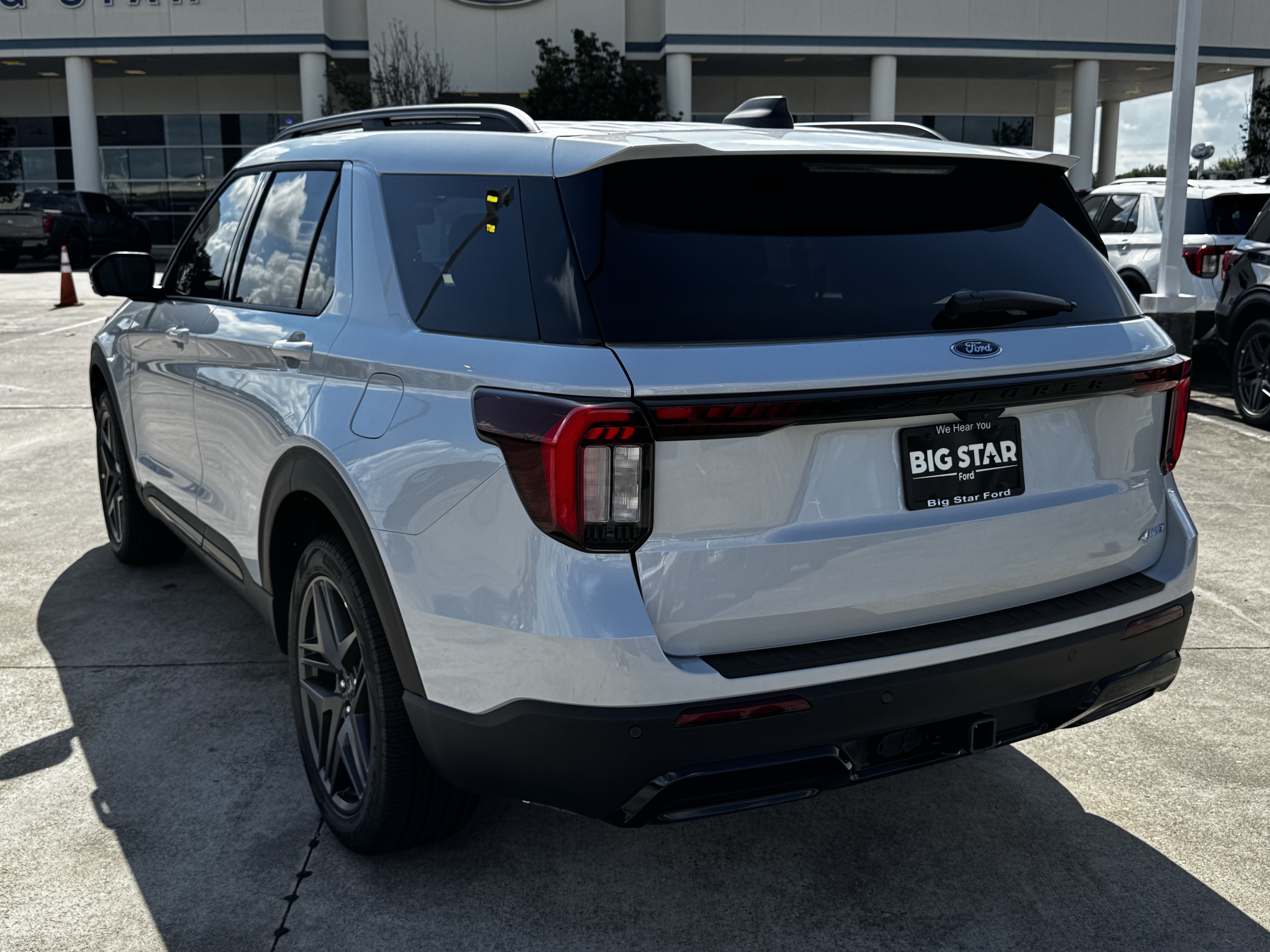 New 2026 Space White Metallic Ford ST-Line image 7