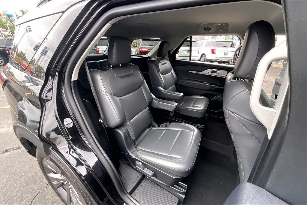 Used 2025 Black Metallic Ford Active image 24