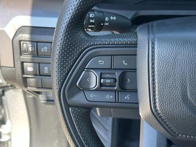 2025 Toyota Tacoma SR5 - Photo 12