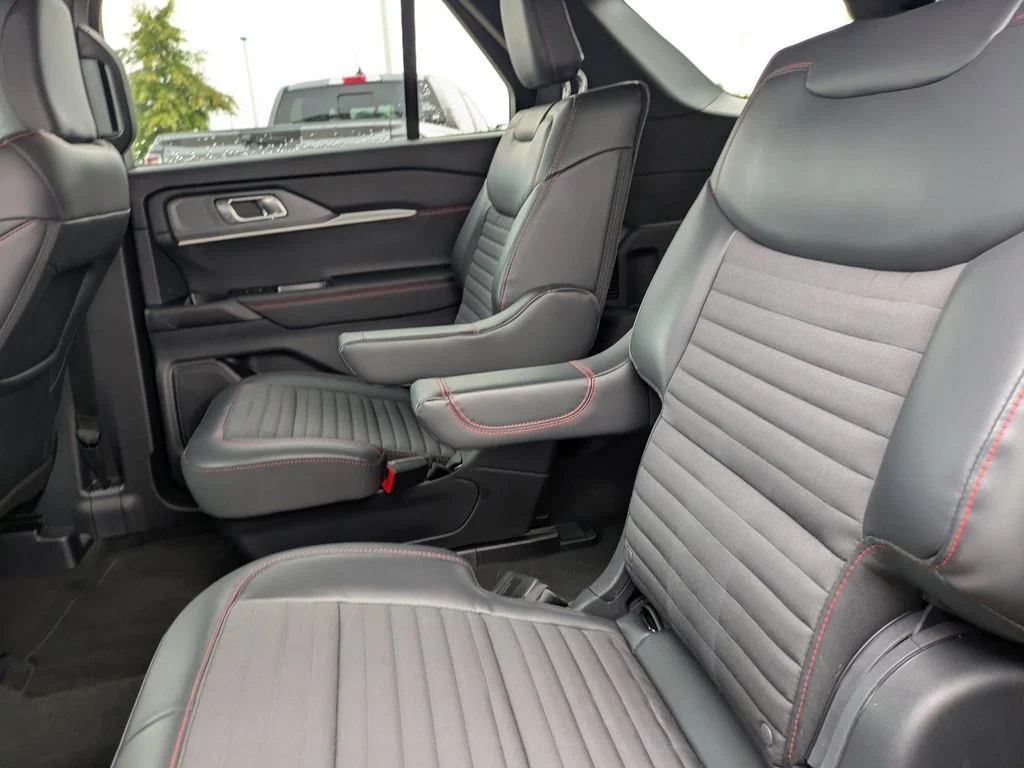 New 2026 Rapid Red Metallic Tinted Clearcoat Ford ST-Line image 15