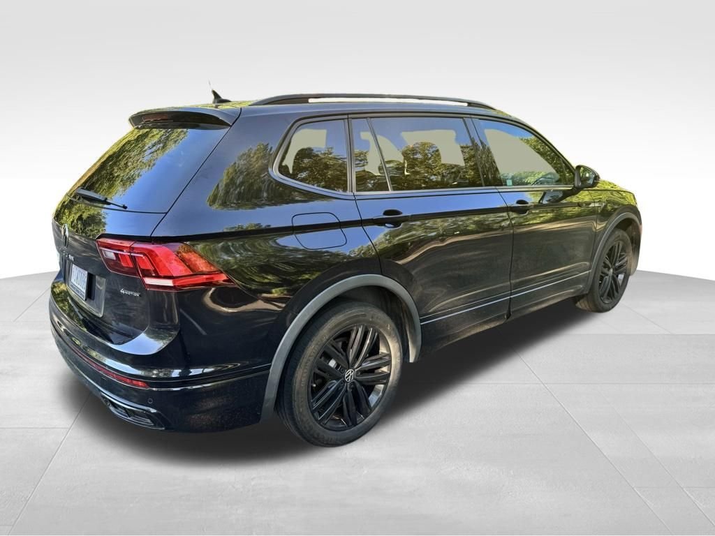 Used 2022 Black Volkswagen 2.0T SE R-Line Black image 4