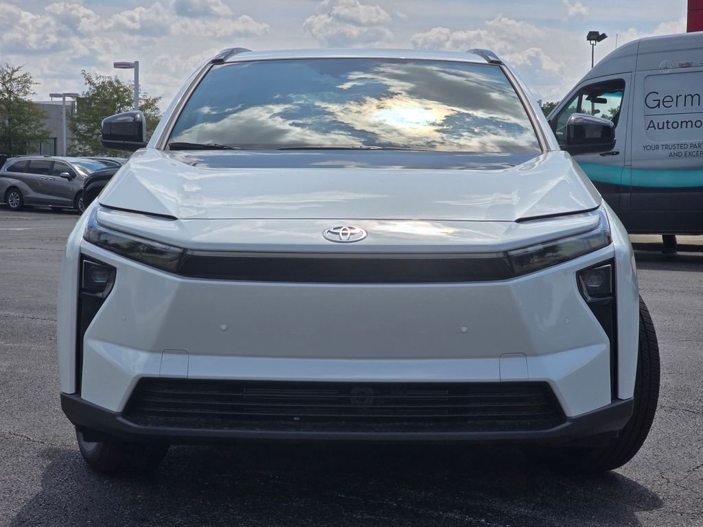 New 2026 Wind Chill Pearl <sup>1</sup> Toyota  XLE image 9