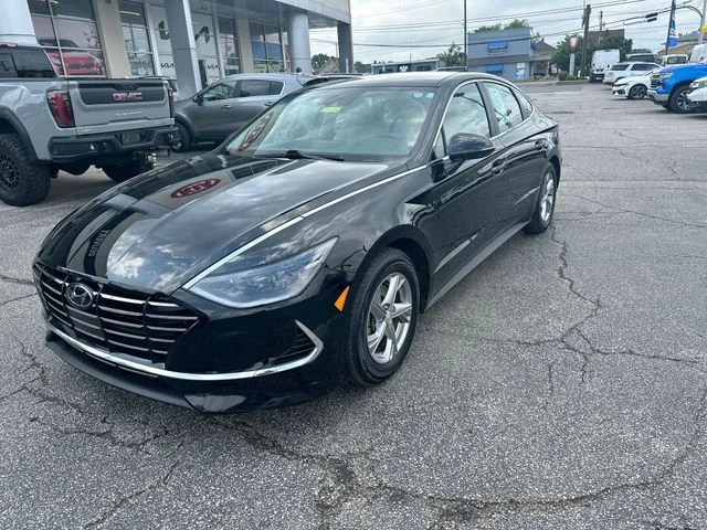 Used 2023 Black Hyundai SE image 11