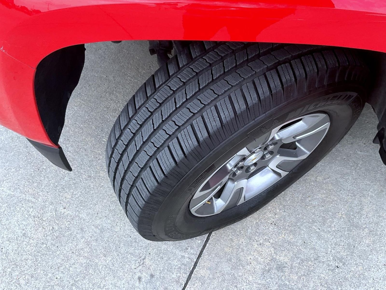 Used 2017 Red Chevrolet Z71 image 23