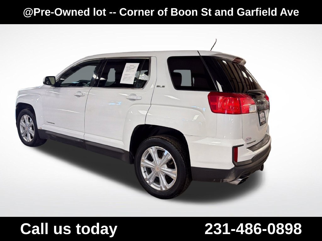 Used 2017 SUMMIT WHITE GMC SLE image 3