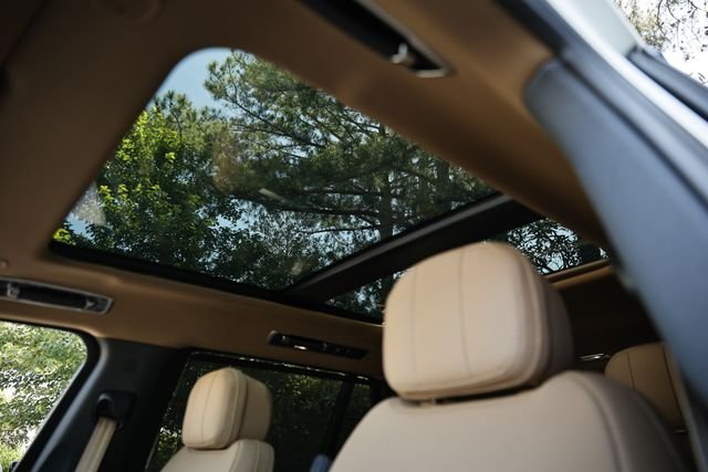 New 2026 Fuji White Land Rover SE 7 Seats image 26