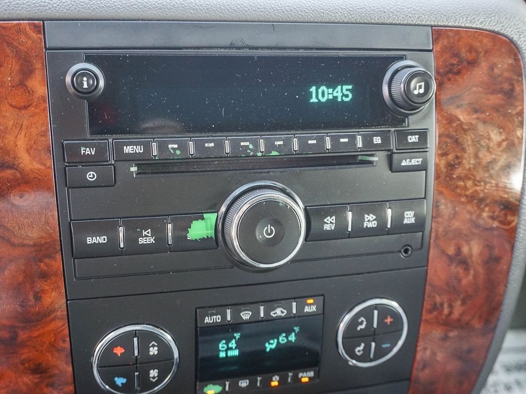 Used 2007 White Chevrolet LT image 23