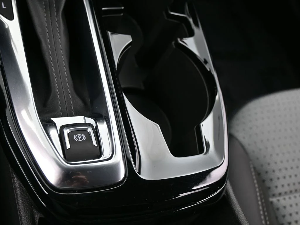 Used 2025 Summit White Chevrolet LT image 26