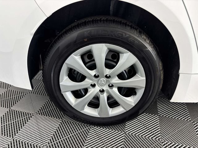 Used 2025 White Toyota LE image 27
